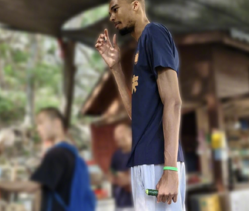 包含NBA第一“高”僧！一文回顾维克托-文班亚马中国之旅的词条
