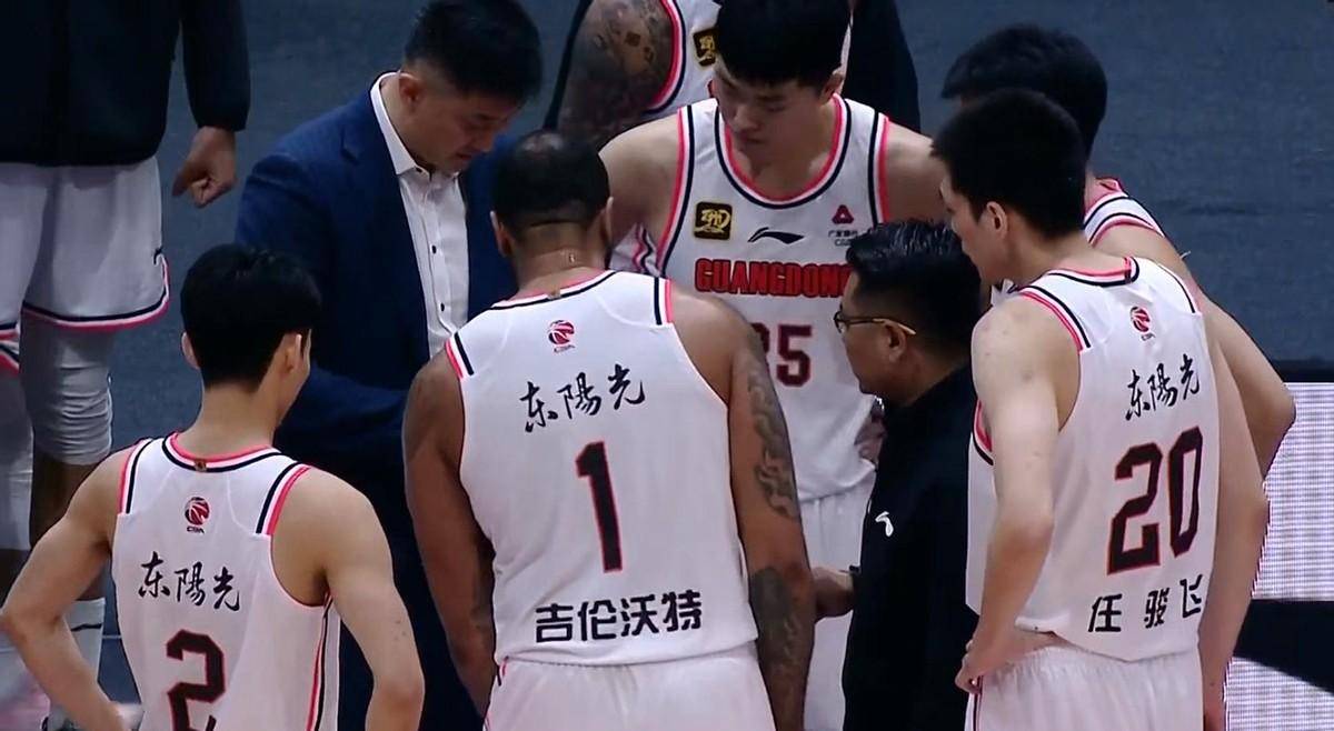 175万预算曝光！广东锁死双外援薪资，小外援或捡漏江苏弃将史密斯的简单介绍