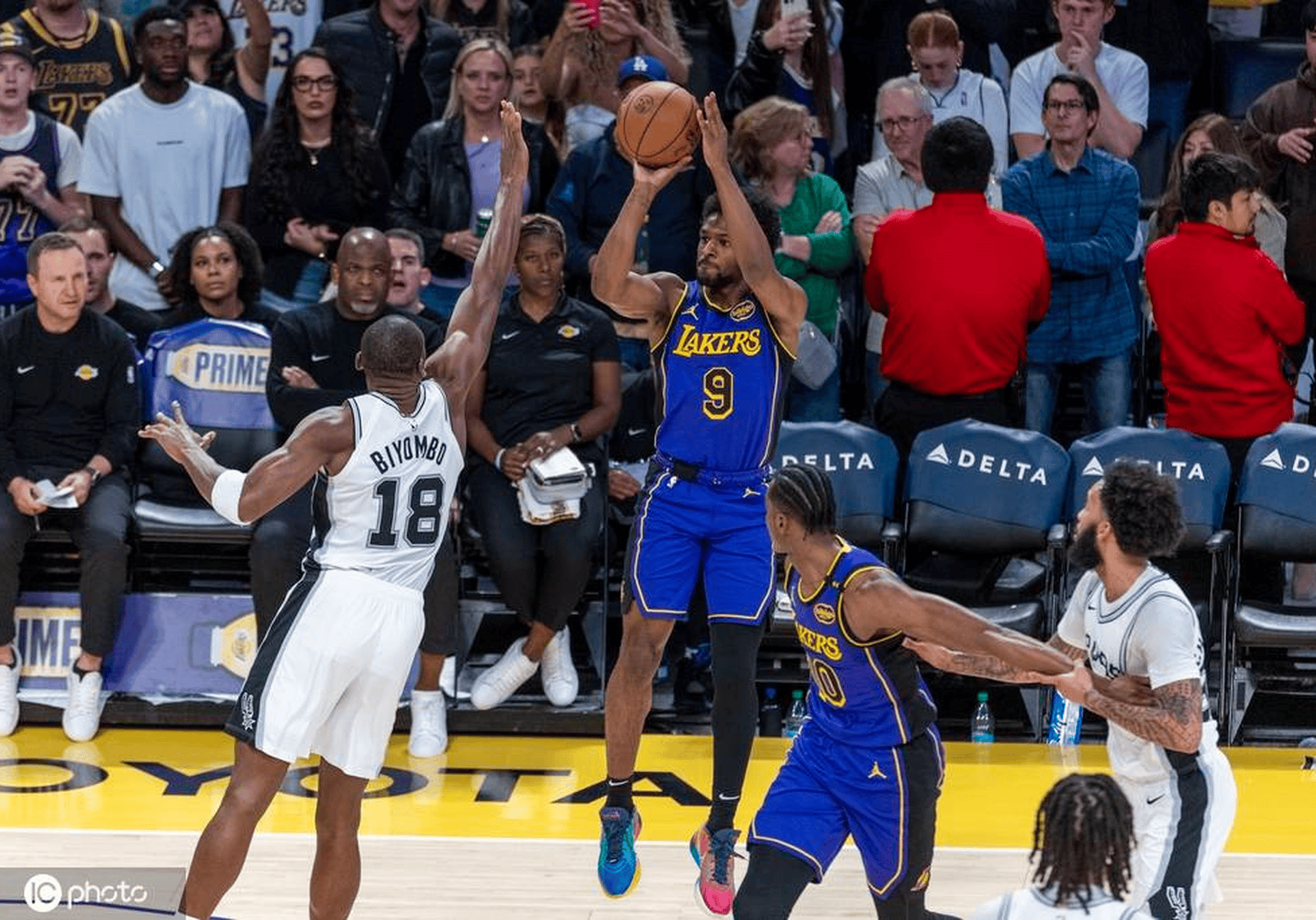 包含NBA夏季联赛：布朗尼10分湖人胜热火勇士惜败马刺的词条