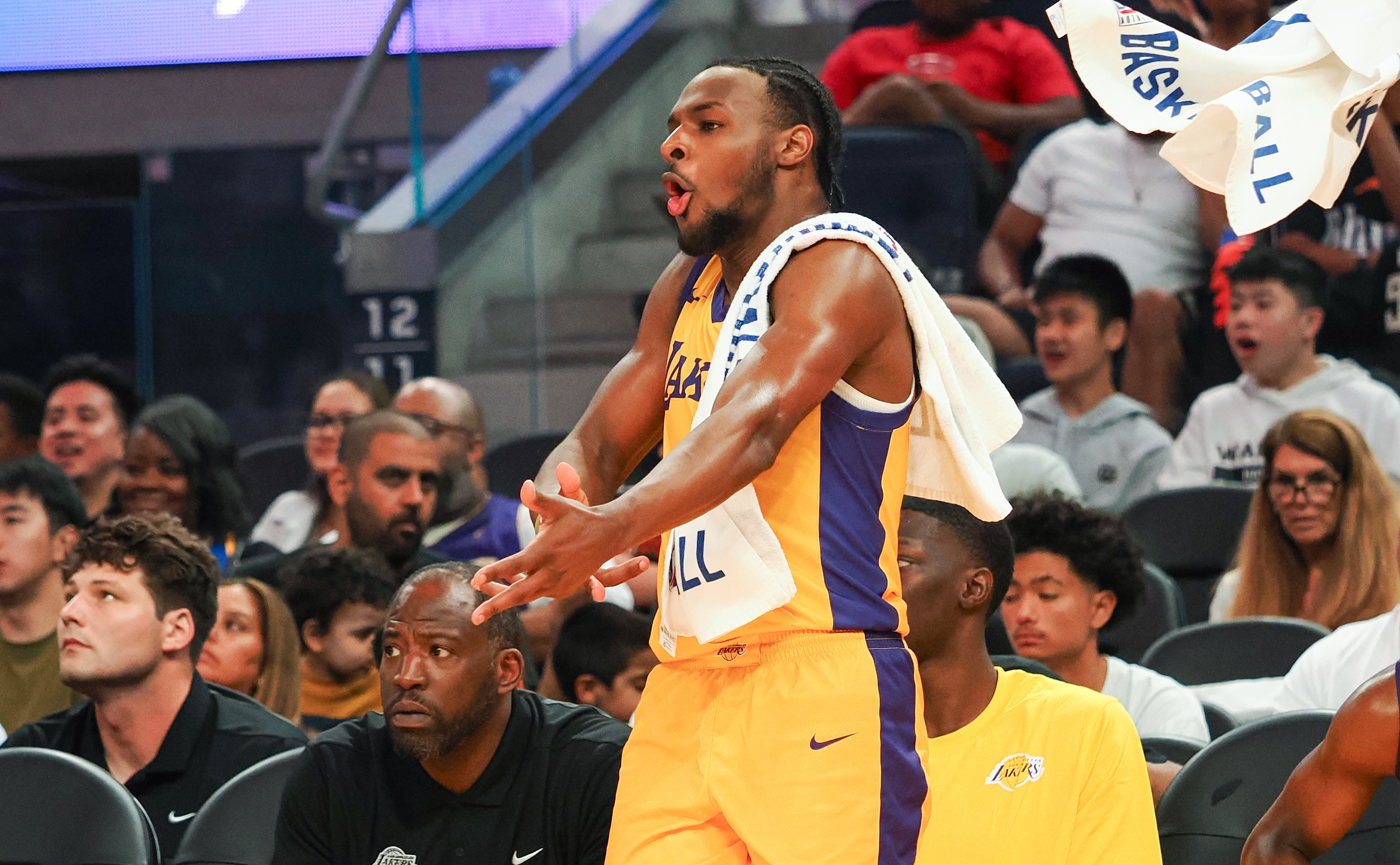 包含NBA夏季联赛：布朗尼10分湖人胜热火勇士惜败马刺的词条