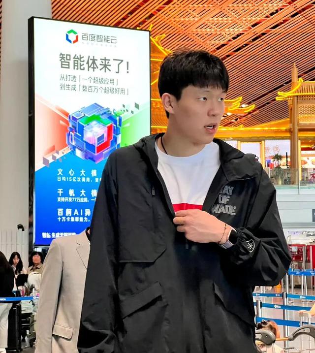 杨瀚森首先应该提升体能，然后加强速度和力量