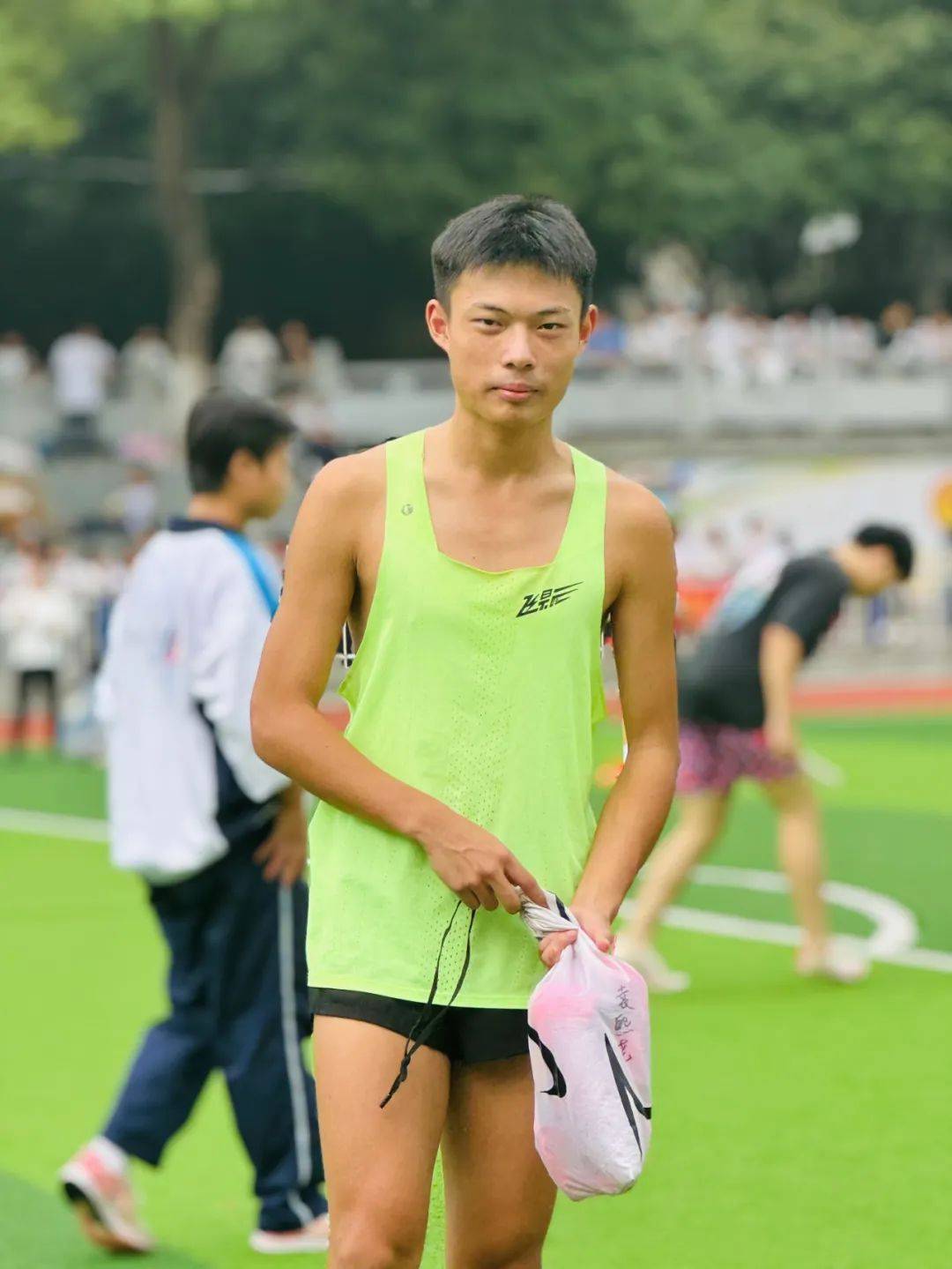 队员赛场大放异彩，精彩瞬间感人至深